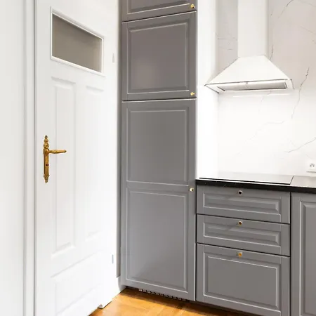 Househost Apartment: Lazarza Street *
