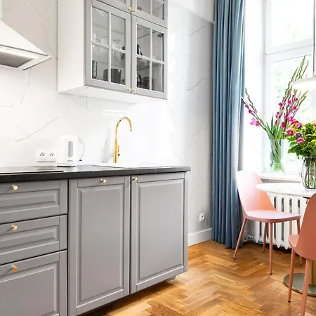 Househost Apartment: Lazarza Street *