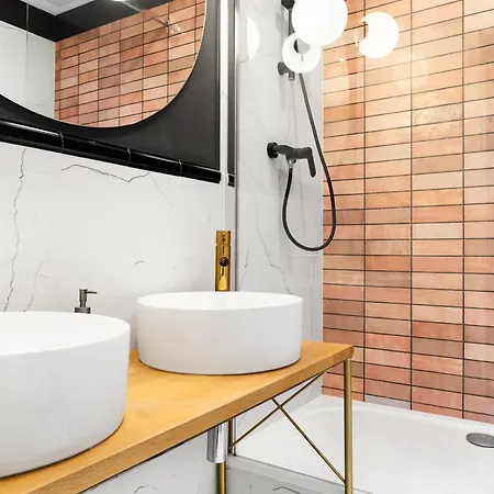Househost Apartment: Lazarza Street Apartment